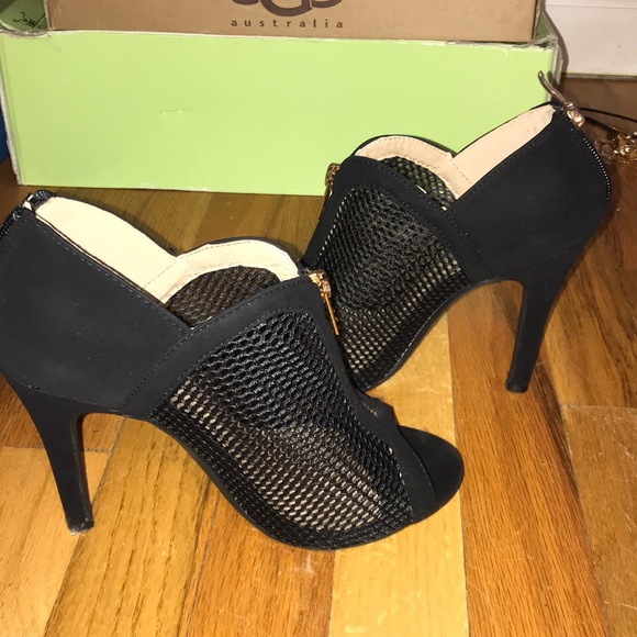 Heels - Picture 2 of 4